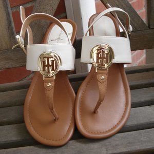 TOMMY HILFIGER WHITE SANDALS GOLD BUCKLE SIZE 10M